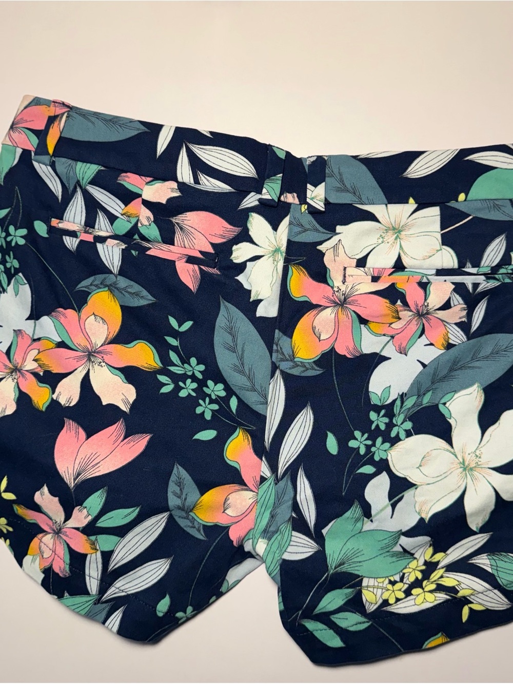 a.n.a Navy Floral Shorts - Size 10 - Picture 2 of 5